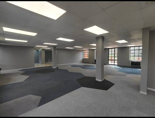 794M² OFFICE TO LET IN LYME PARK